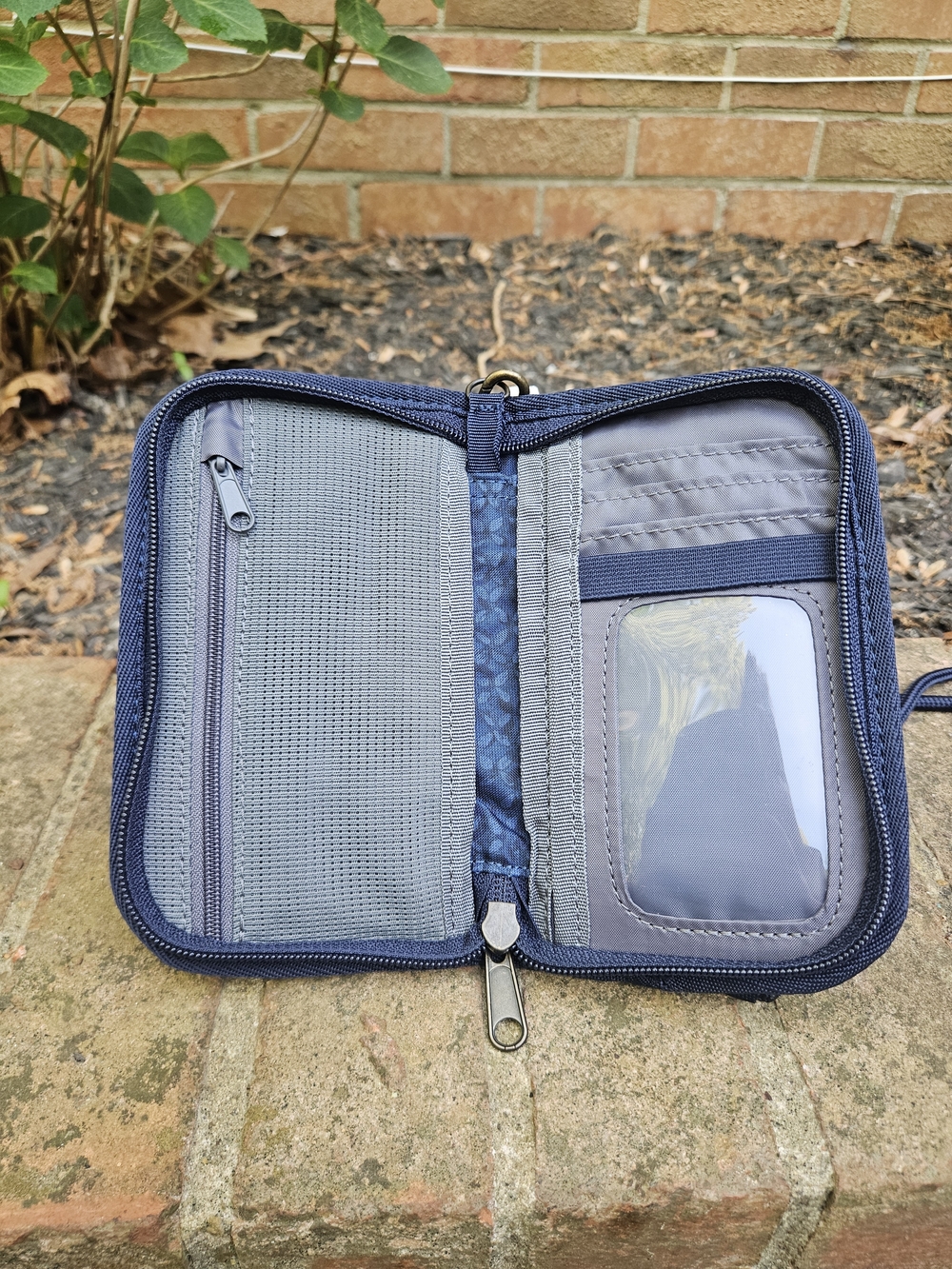 Eddie Bauer Travel Compact Crossbody Wallet With Removable Strap - Picture 3 of 5